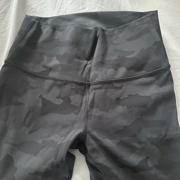 Lululemon Black Camo Leggings - Picture 2 of 5
